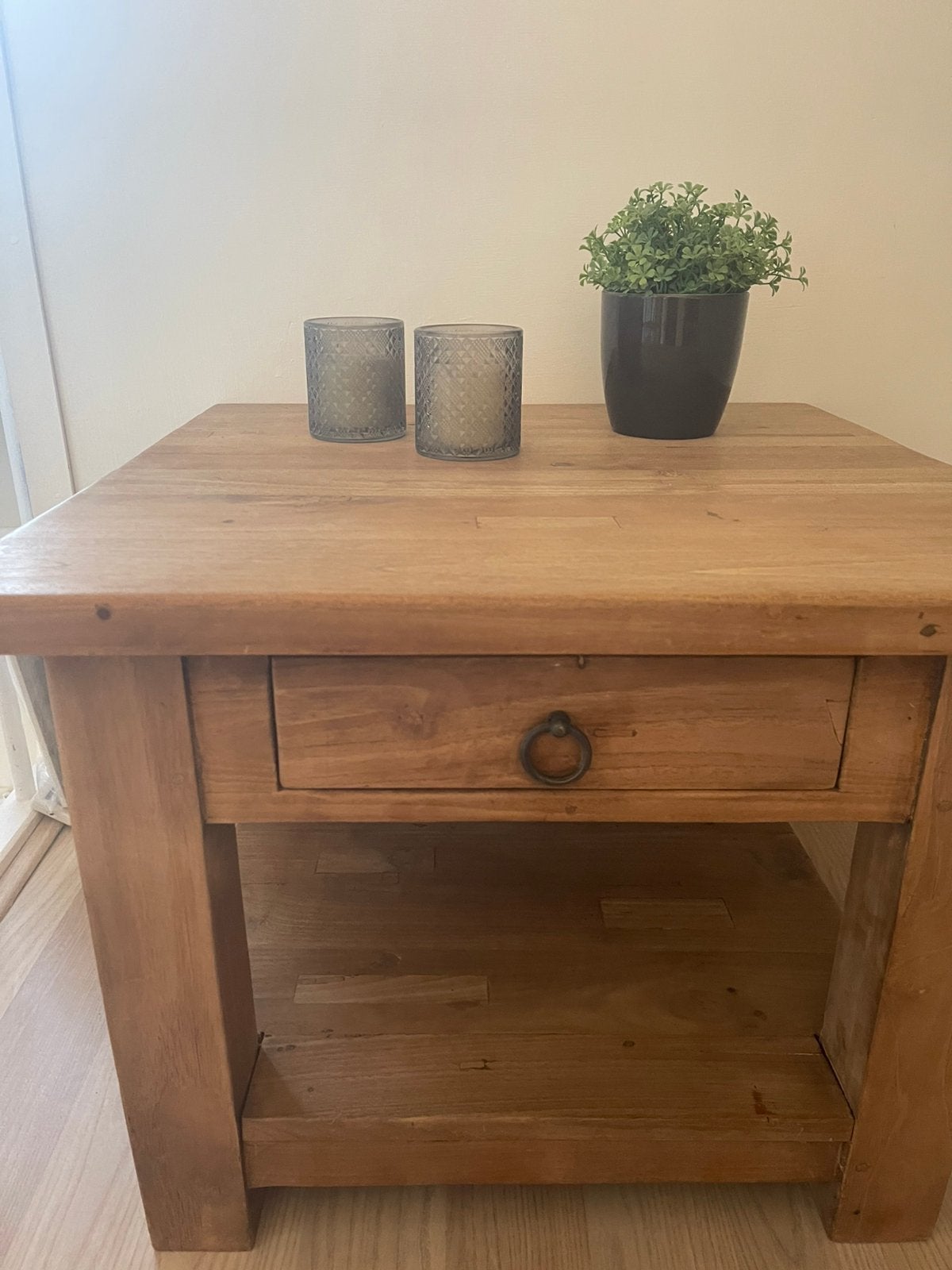 2  Massief  Teakhouten bijzettafels 60x60 cm, Minder dan 55 cm, Gebruikt, Vierkant, Hout