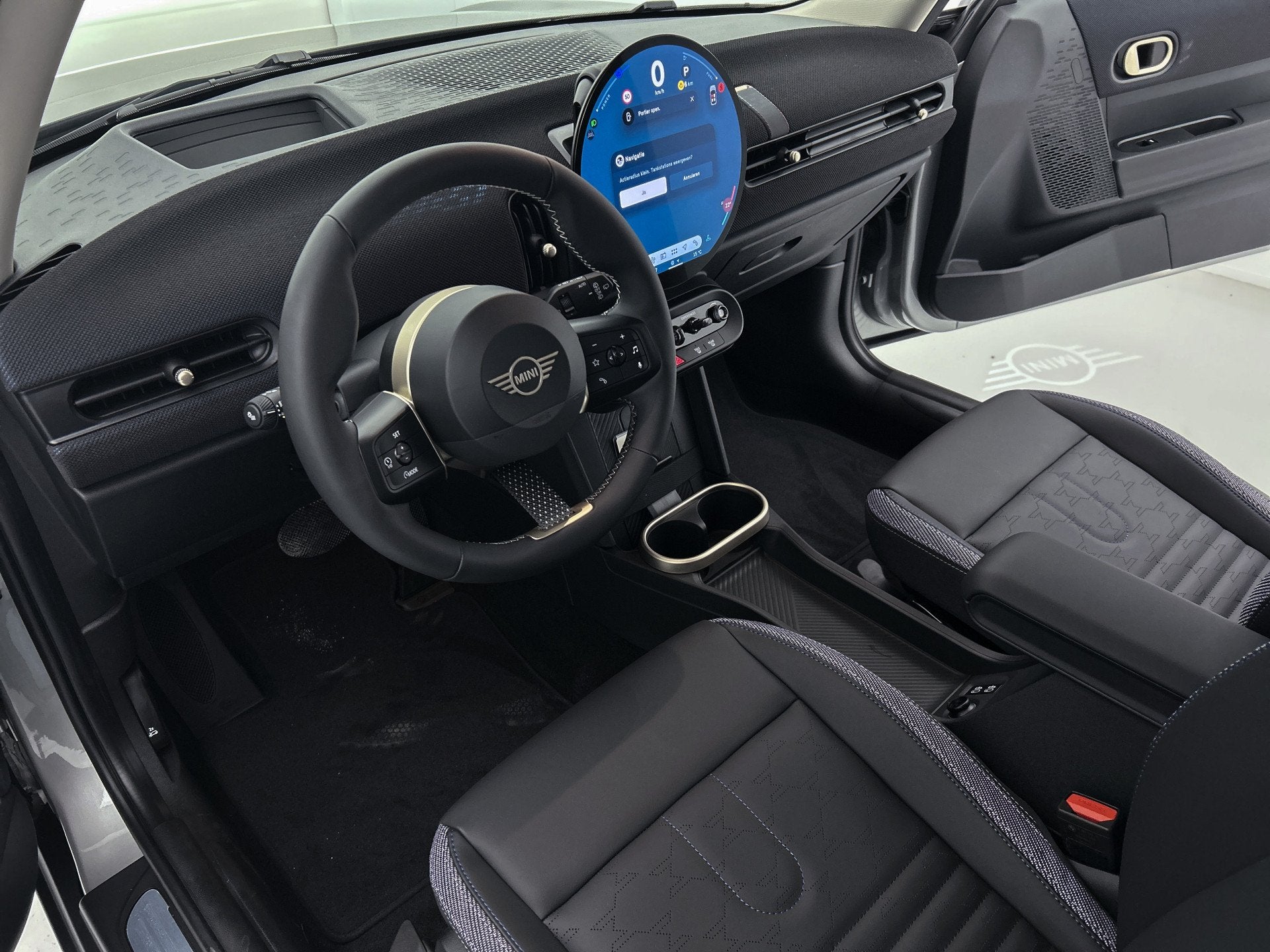 MINI Hatchback Cooper C Automaat / Classic / Pakket S / 17 i, Auto's, Mini, Stof, Zwart, 156 pk, 4 stoelen