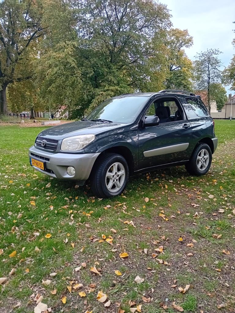 Toyota Rav4 1.8 3DR Linea Terra 2004 Grijs, Auto's, Toyota, Voorwielaandrijving, 4 cilinders, 1095 kg, 4 stoelen