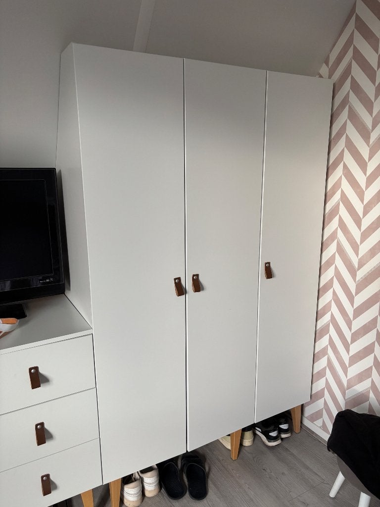 2 mooie kasten voor schuine wand, Ophalen, Met deur(en), 100 tot 150 cm, Zo goed als nieuw