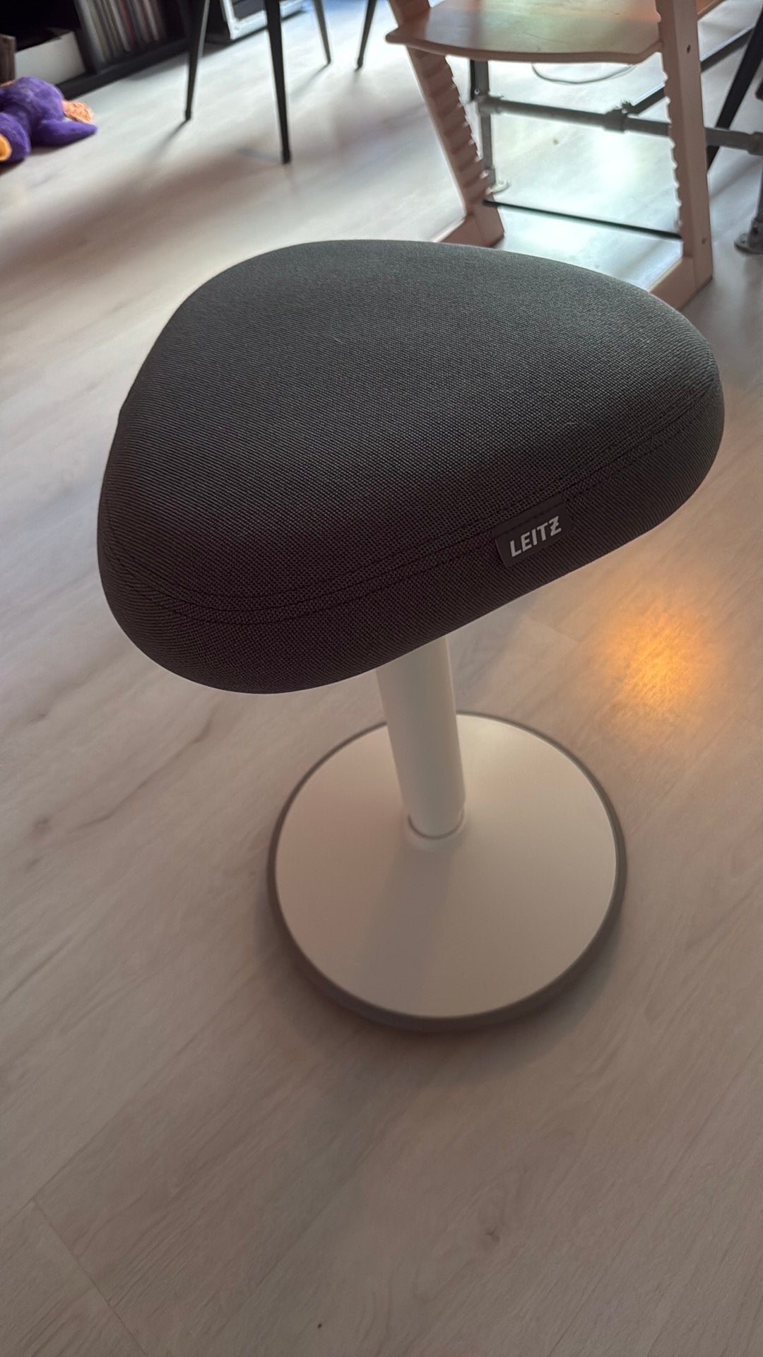 Leitz ergonomische wiebelkruk, in hoogte verstelbaar, Huis en Inrichting, Ophalen, Zo goed als nieuw, Eén, Stof