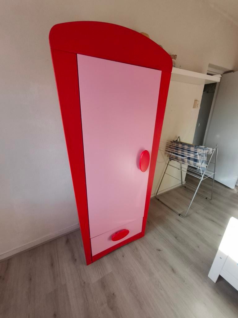 Rood met roze kinderkast en commode, Kinderen en Baby's, Kinderkamer | Commodes en Kasten, Ophalen of Verzenden, Gebruikt, Kast
