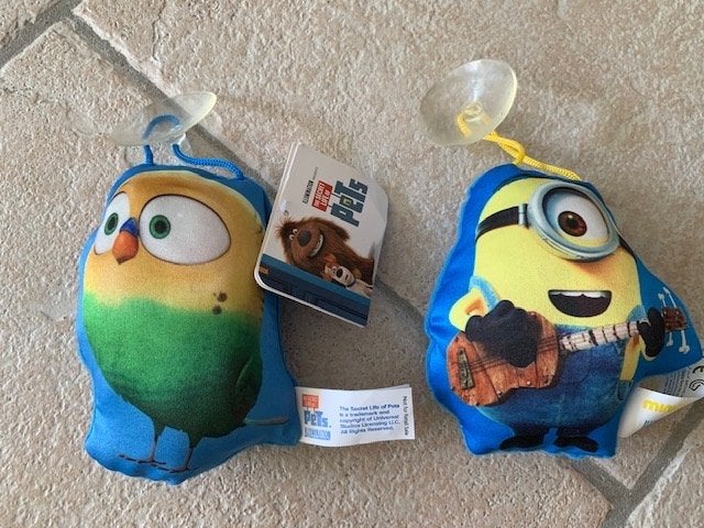 Minions en secret life of pets stick on 12 cm met een zuign, Kinderen en Baby's, Ophalen of Verzenden, Zo goed als nieuw, Overige typen