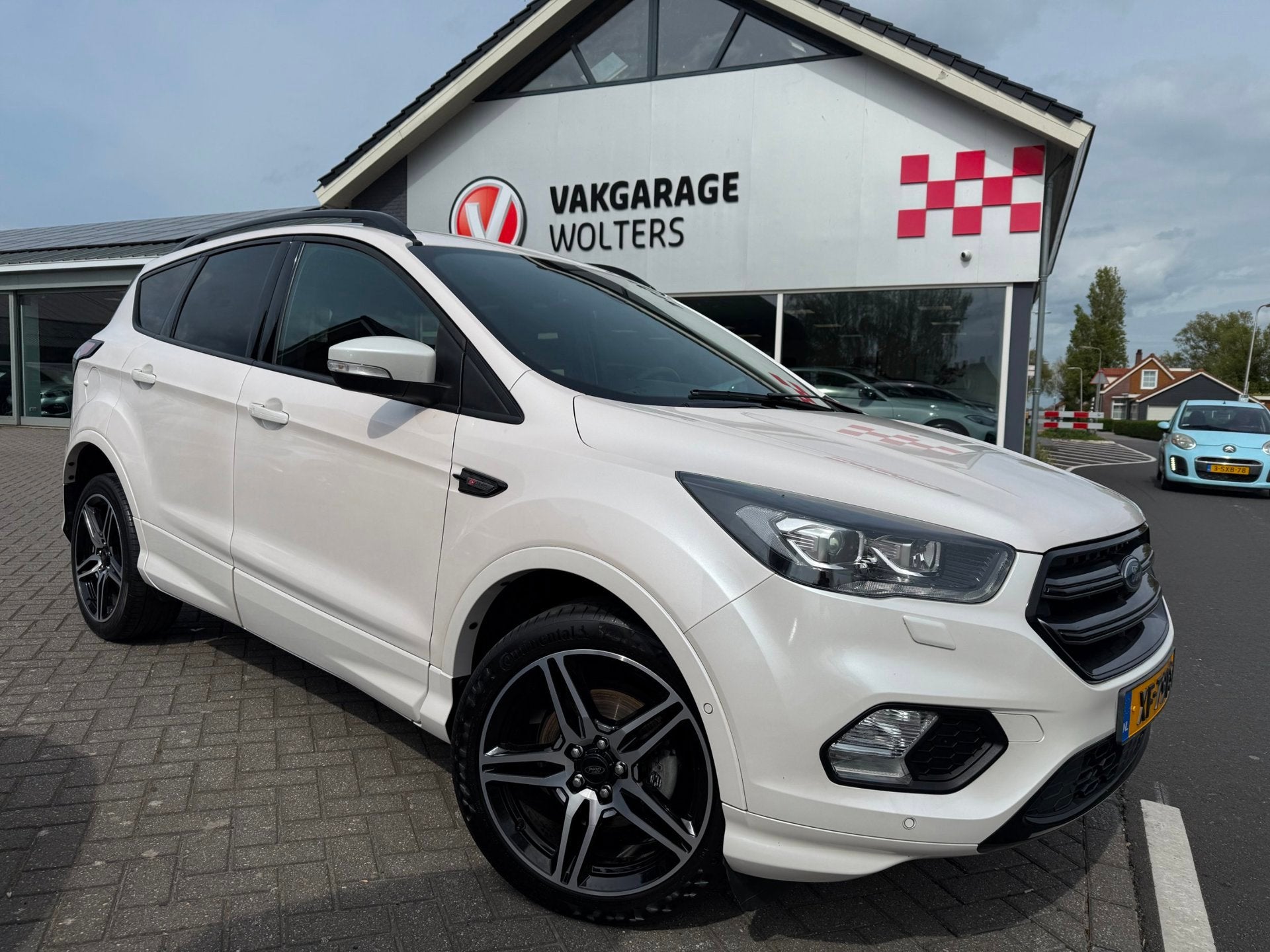 Ford Kuga 1.5 EcoBoost ST Line RIJKLAARPRIJS!, Auto's, Voorwielaandrijving, 12 maanden, 4 cilinders, Alcantara