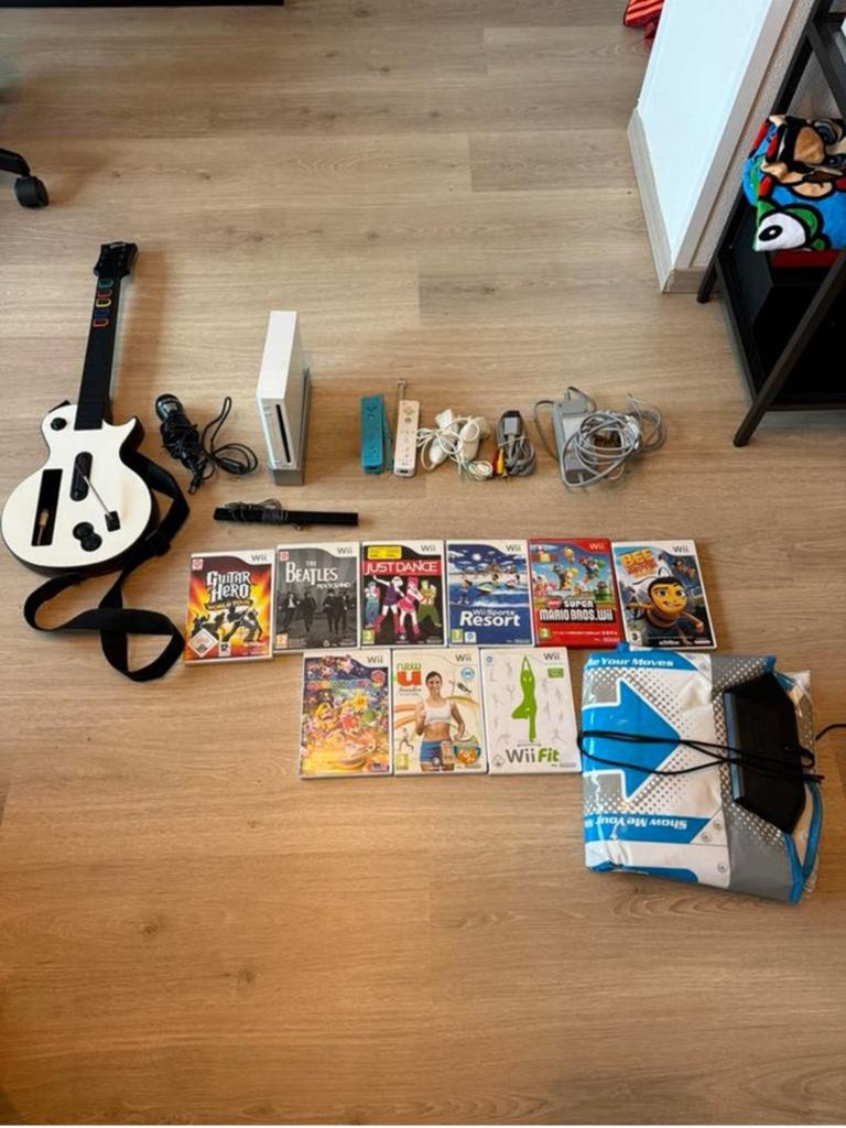 Nintendo Wii set!, Spelcomputers en Games, Spelcomputers | Nintendo Wii, Ophalen of Verzenden, Zo goed als nieuw, Met 2 controllers