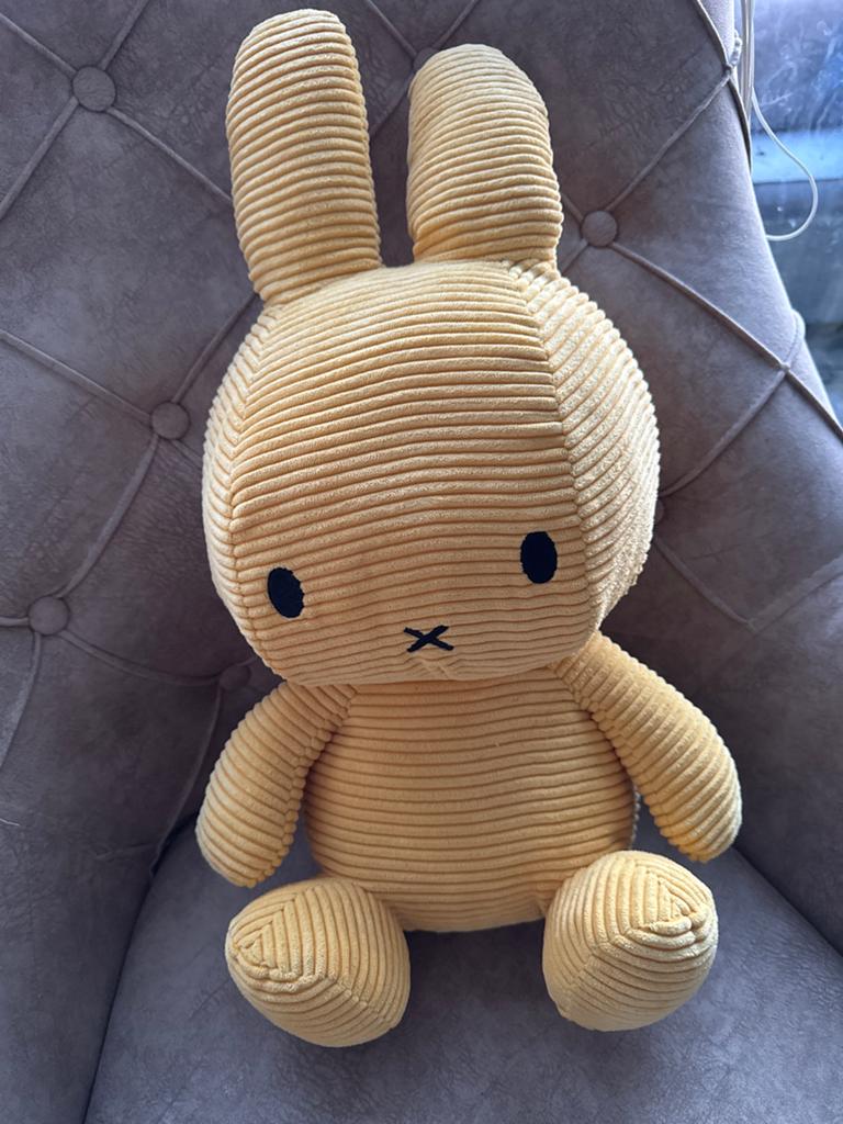 Nijntje knuffel geel ribstof - Zo goed als nieuw 50cm groot, Overige merken, Geel, Konijn, Nijntje