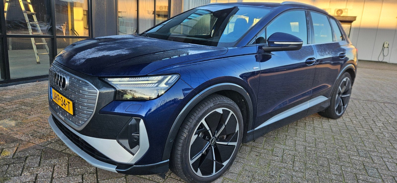 Audi Q4 50 e-tron Quattro S-Line  matrix Ambiance ,vol leer, Automaat, 495 min, Blauw, 33 min