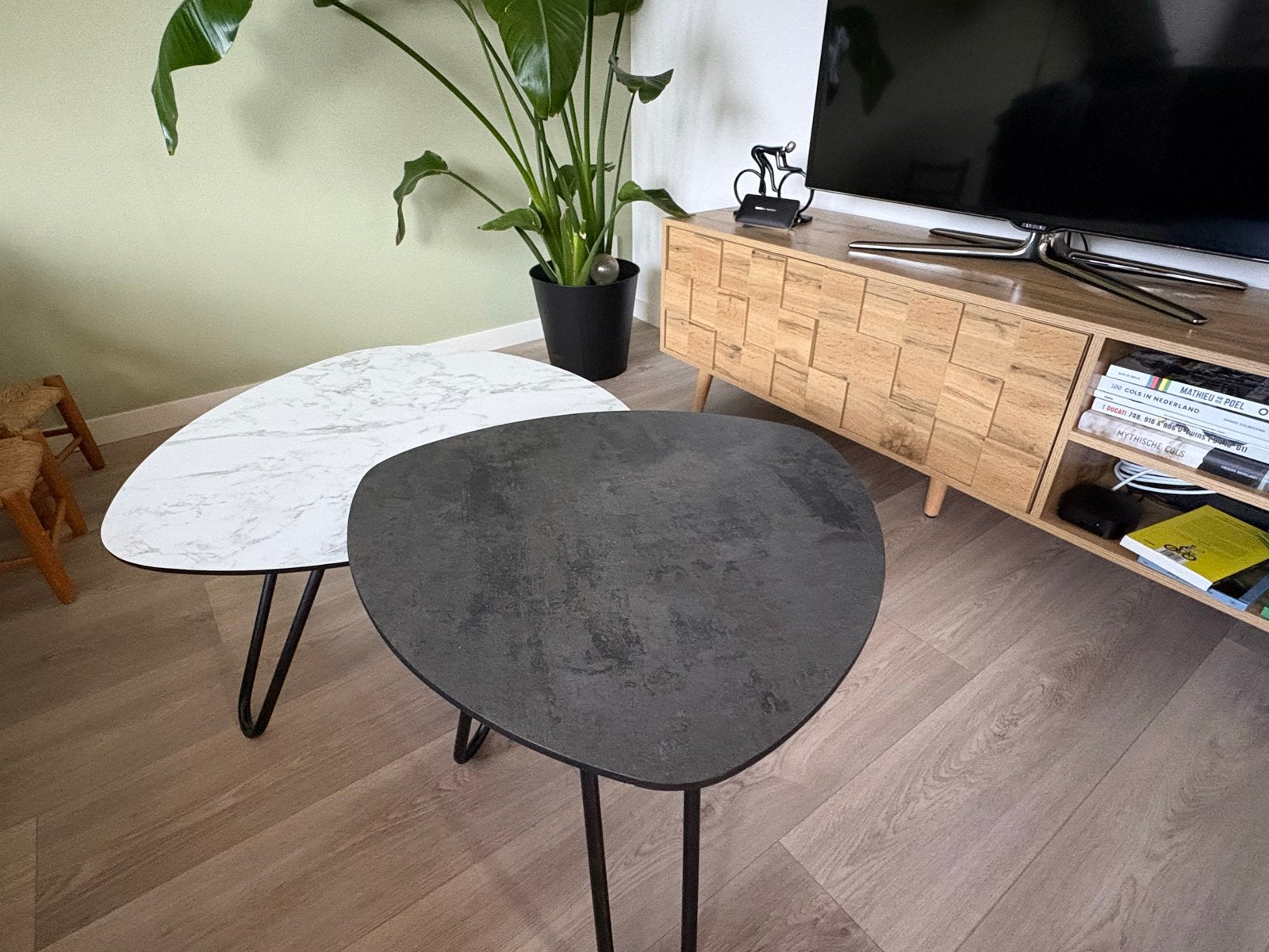 Set van 2 bijzettafels - wit marmerlook en antraciet, Huis en Inrichting, Ophalen, 50 tot 100 cm, Zo goed als nieuw, Metaal