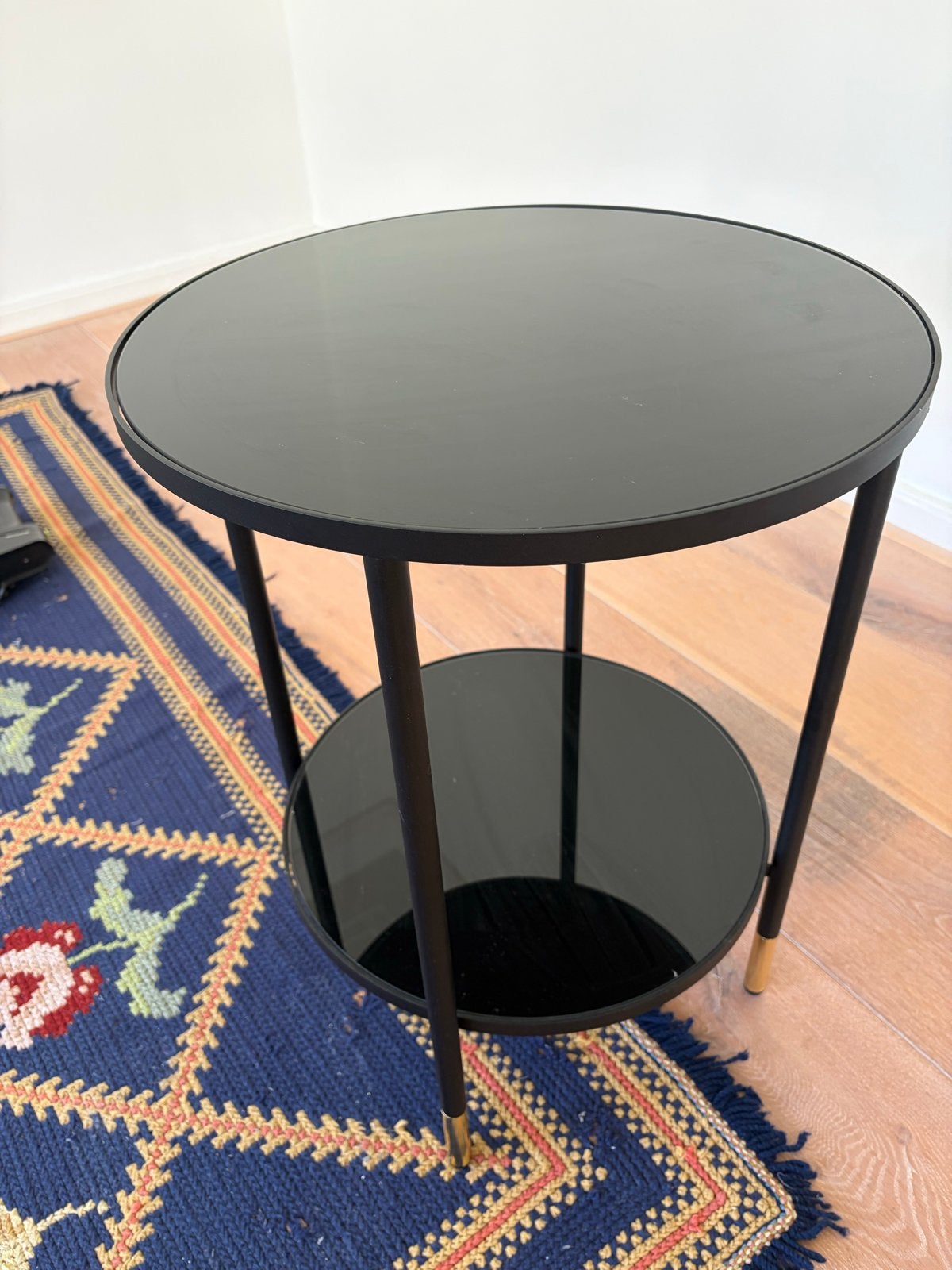 Zwart rond bijzettafeltje met twee glasplaten, 45 tot 60 cm, Minder dan 55 cm, Rond, Ophalen of Verzenden