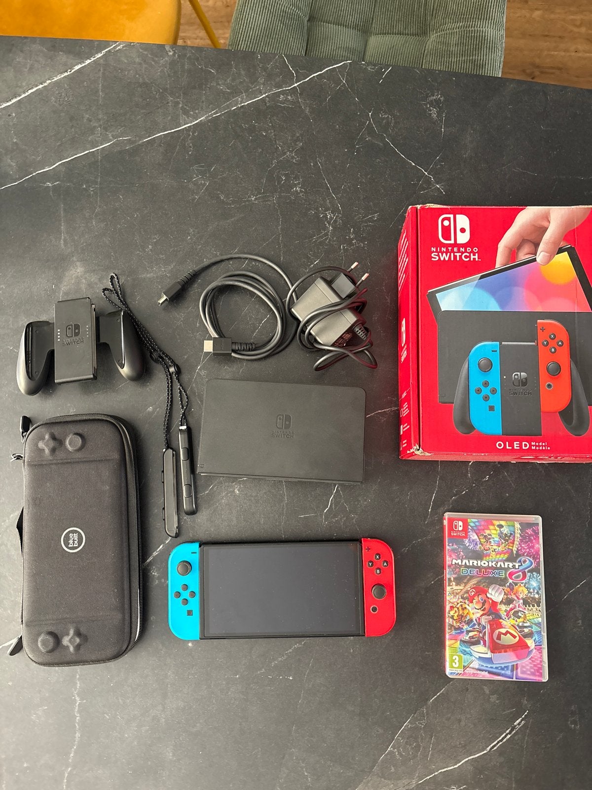 Nintendo Switch OLED met accessoires, Switch OLED, Met games, Met 2 controllers, Ophalen of Verzenden