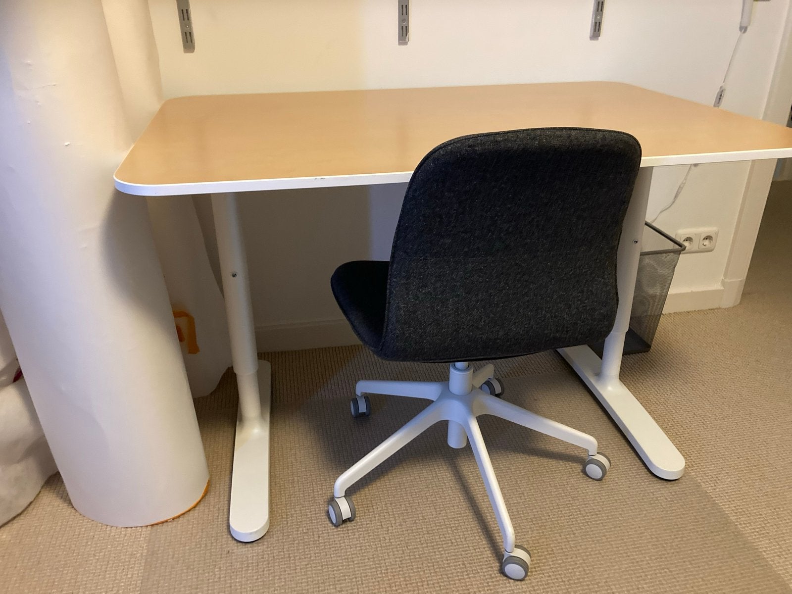 IKEA bureau met verstelbare poten, Huis en Inrichting, Bureaus, Ophalen, Overige typen, Gebruikt, 120 cm
