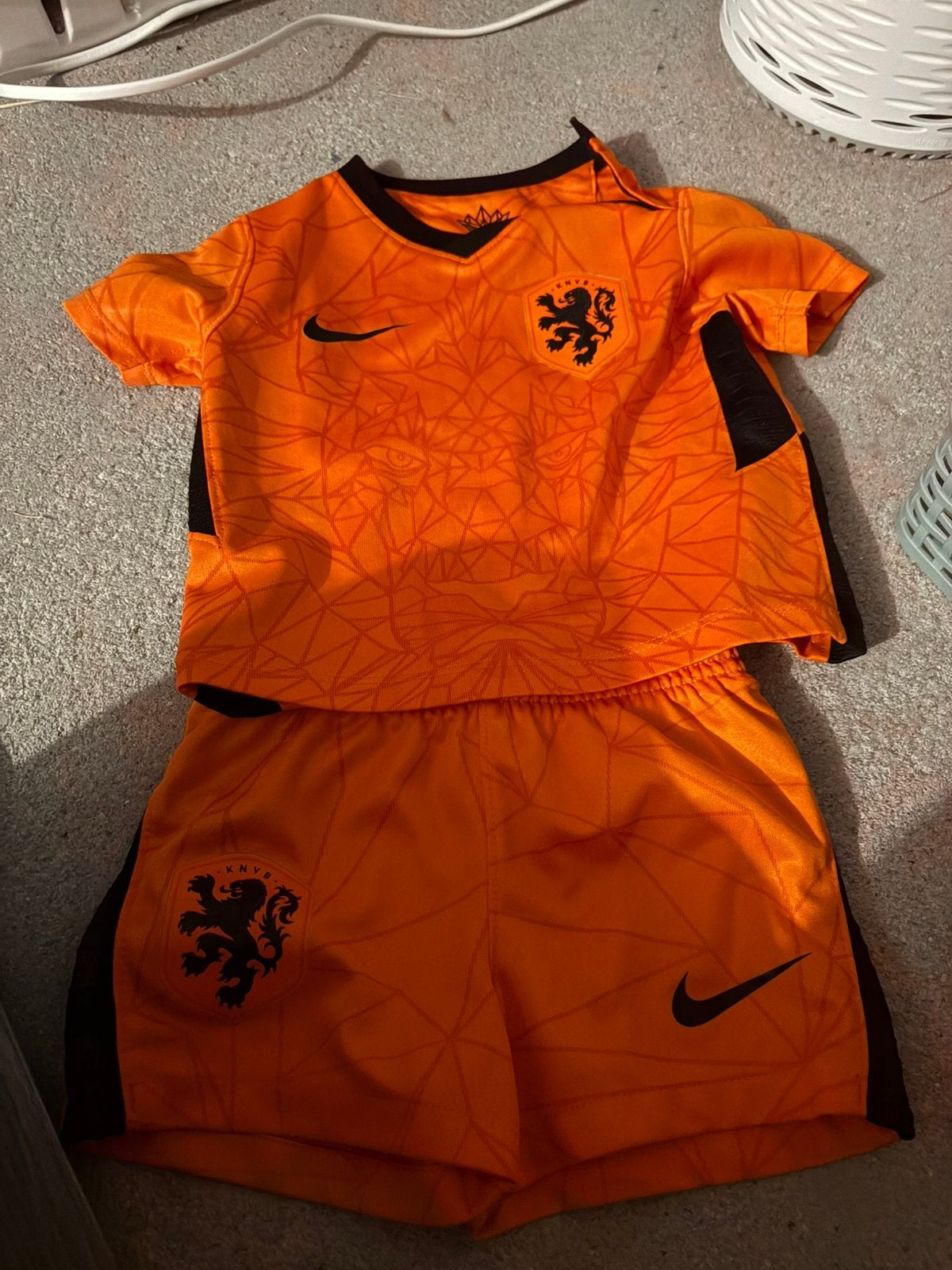 KNVB oranje pakje 6/9 maanden, Ophalen, Zo goed als nieuw