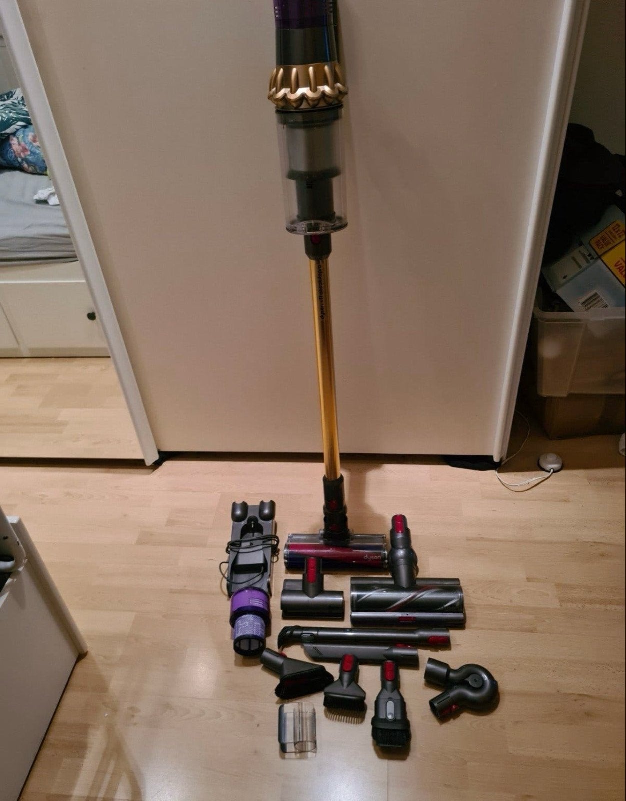 Dyson V11 Absolute Pro (Goud) compleet met alle opzetstukken, Witgoed en Apparatuur, Ophalen, Gebruikt, Draadloos, Dyson