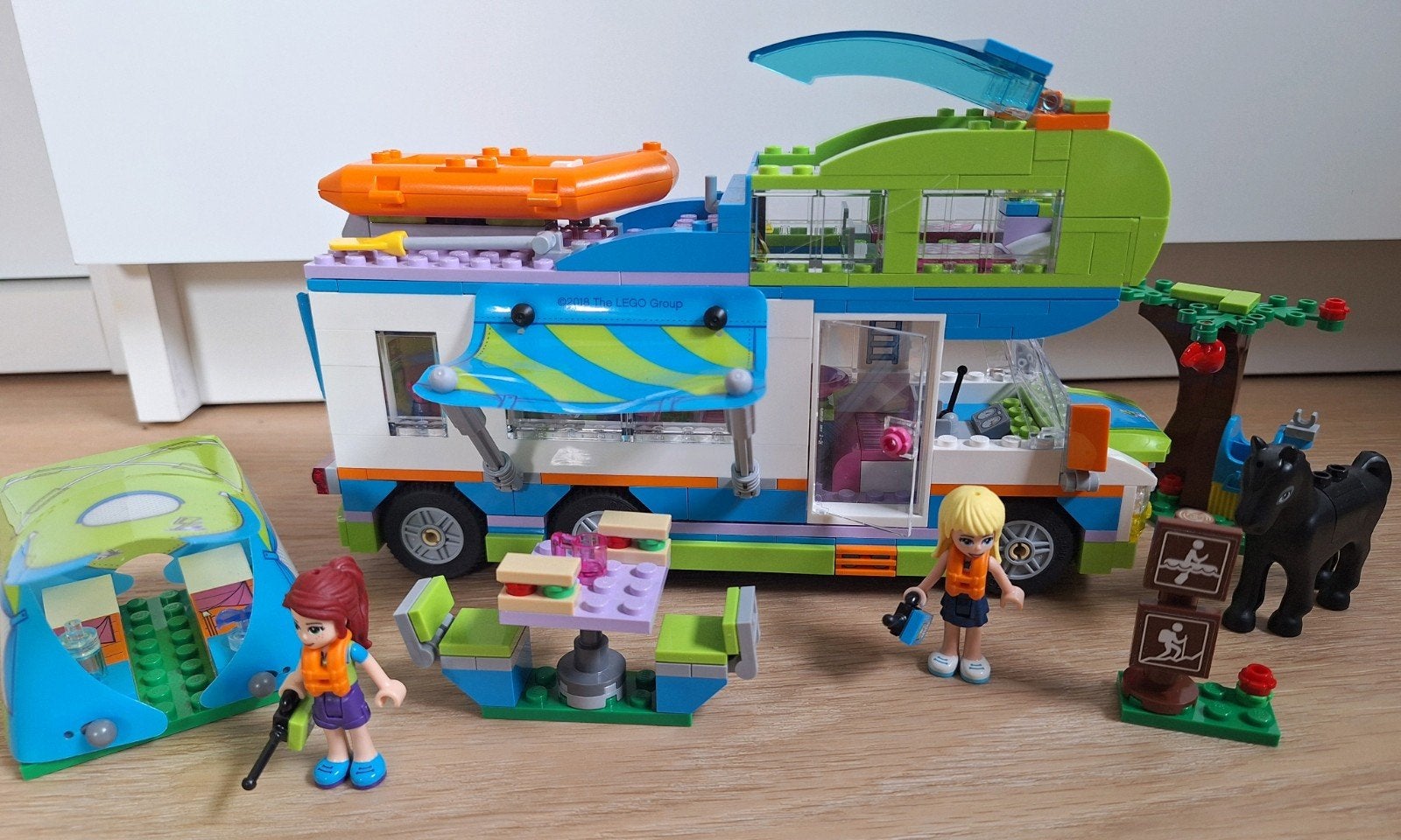 Lego Friends Mia's Camper 41339 - Complete set met doos, Lego, Friends, Ophalen of Verzenden, Zo goed als nieuw