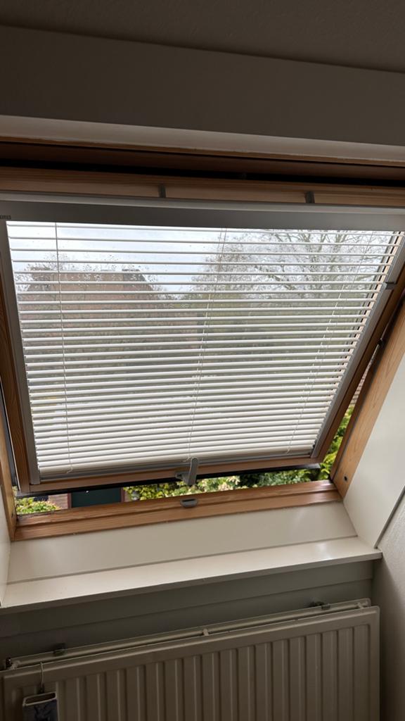 Witte jaloezieën voor Velux dakraam, Ophalen of Verzenden, Zo goed als nieuw