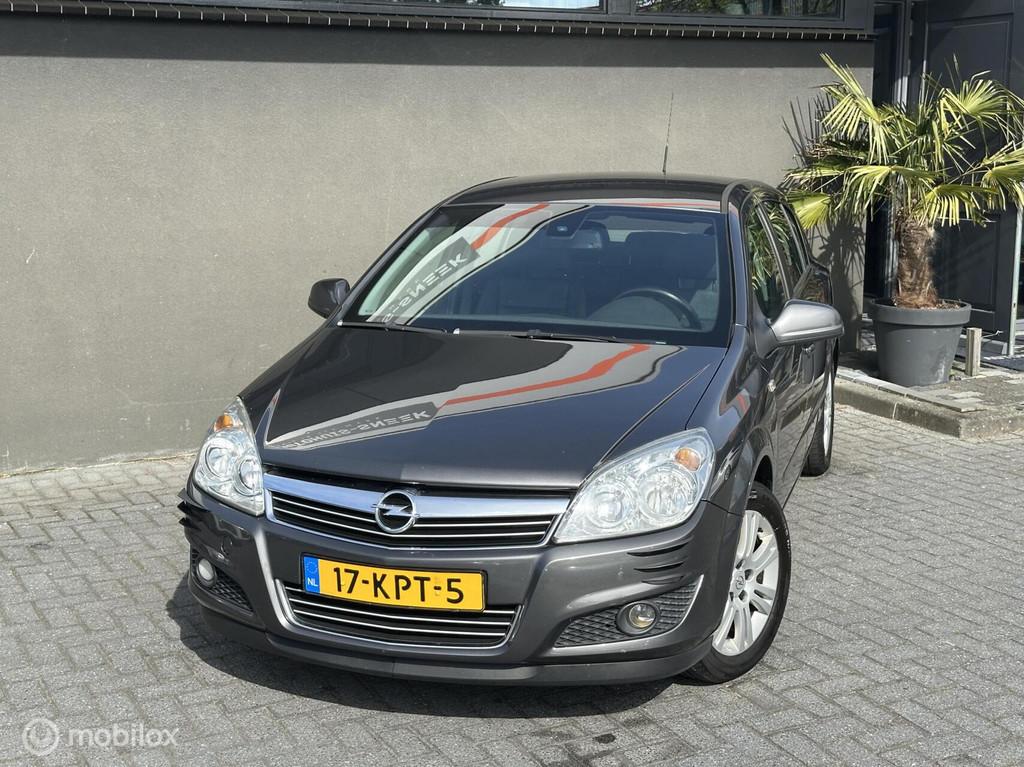 Opel Astra 1.6 Cosmo |Leer |Stoelverwarming |Cruise|Trekhaak, Auto's, Voorwielaandrijving, 15 km/l, Gebruikt, 4 cilinders