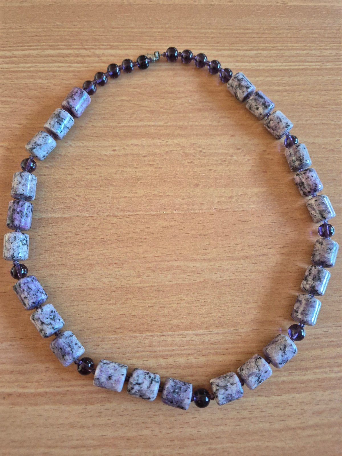 Charoiet ketting, Sieraden, Tassen en Uiterlijk, Kettingen, Gebruikt, Steen of Mineraal, Paars, Met edelsteen, Ophalen of Verzenden