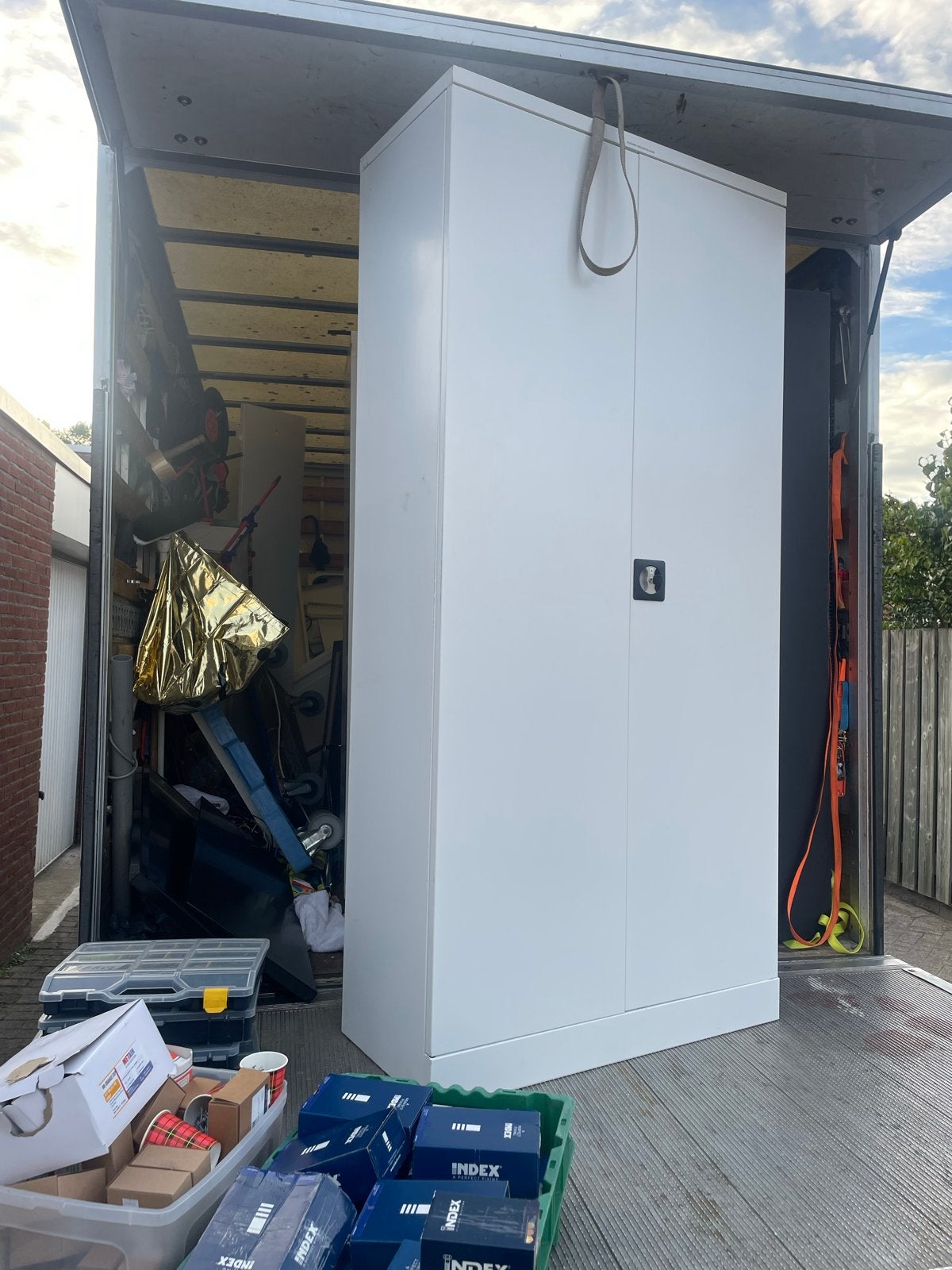 Stevige Archiefkast eentje wit 90cm breed 1.80 hoog, Gebruikt, Meerdere deuren, Metaal, 150 tot 200 cm