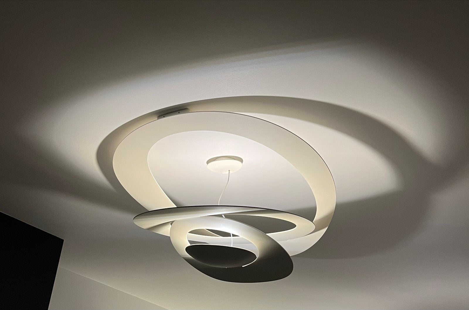 Artemide Pirce Soffitto 97cm (lichte beschadiging), Ophalen, Nieuw, Metaal, Italiaans Design