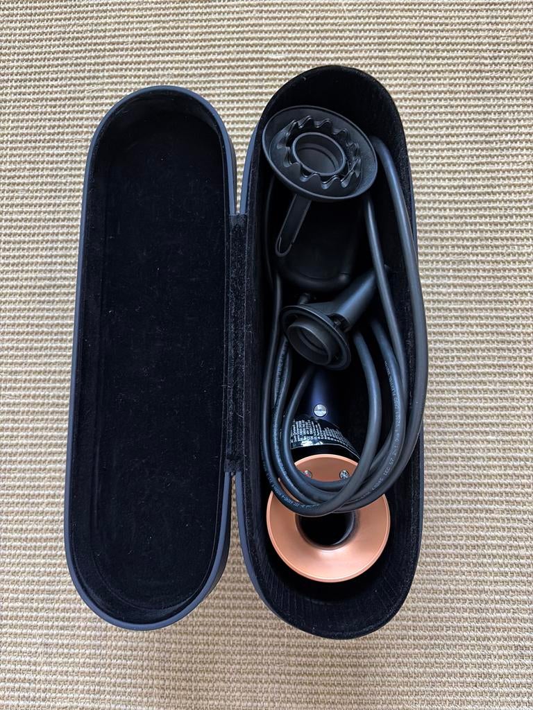 Dyson Supersonic Föhn met Opbergcase en Opzetstukken, Ophalen of Verzenden, Zo goed als nieuw