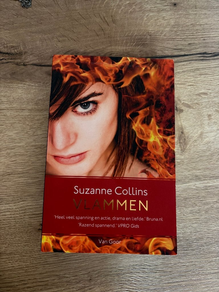 Vlammen - Suzanne Collins - Paperback a4 - Hongerspelen 2/3, Boeken, Ophalen of Verzenden, Gelezen, Suzanne Collins