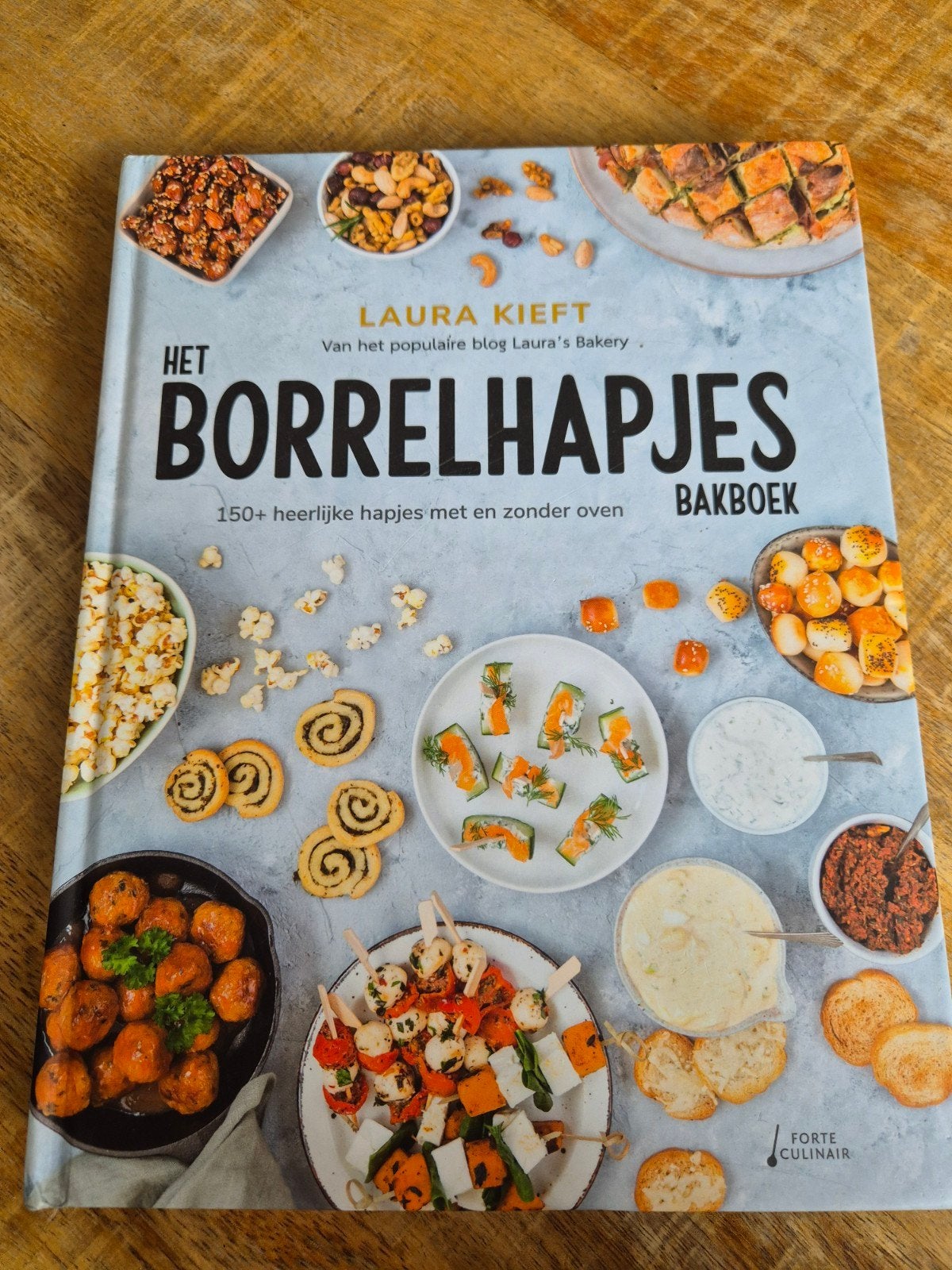 Het Borrelhapjes Bakboek - Laura Kieft, Ophalen of Verzenden, Zo goed als nieuw, Taart, Gebak en Desserts, Laura Kieft