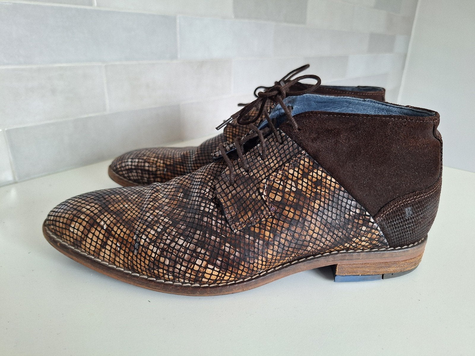 Halfhoge leren veterschoen. Snakeprint. Berkelmans. Maat 42, Berkelmans, Bruin, Ophalen of Verzenden, Zo goed als nieuw