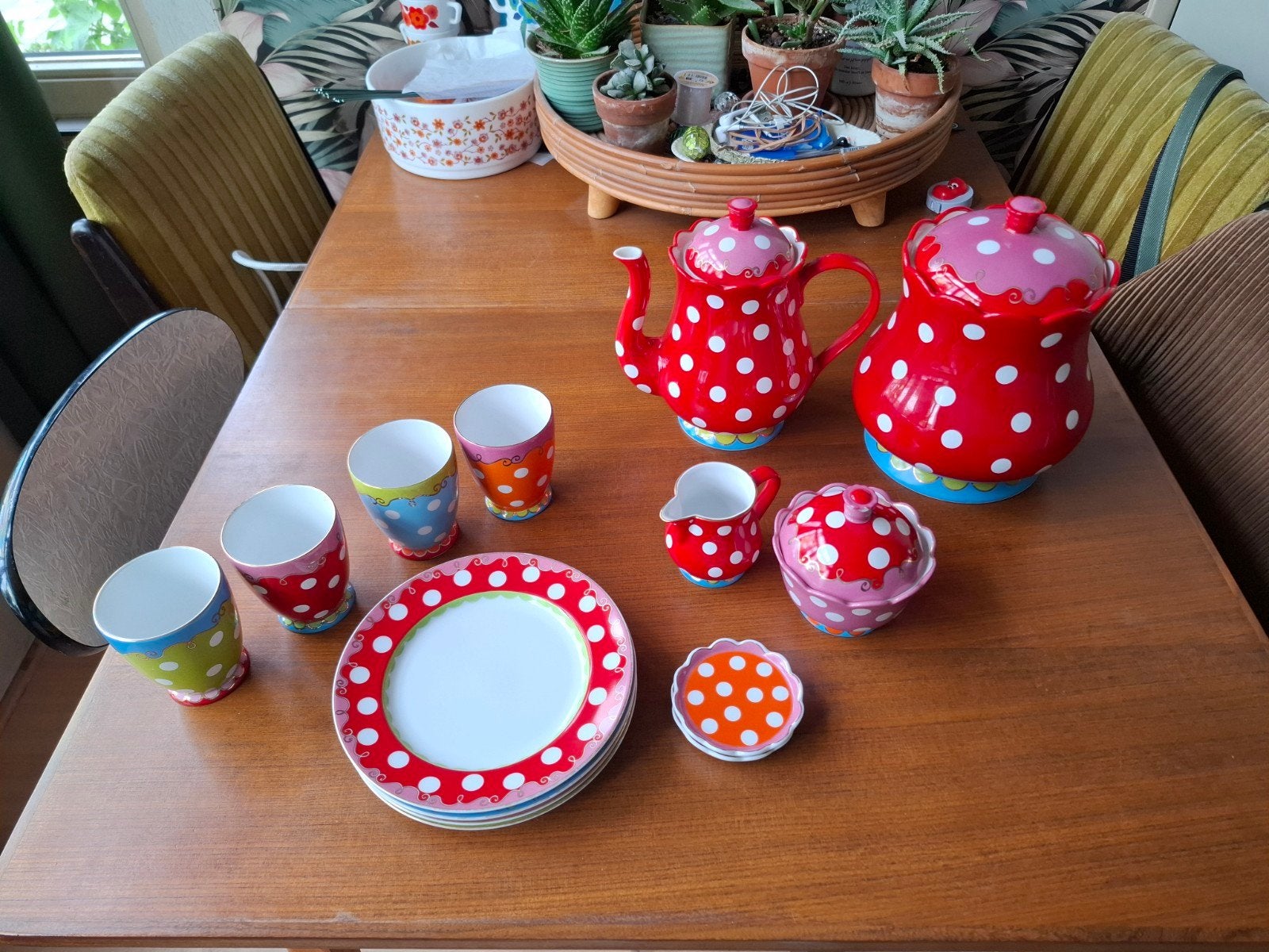 D.E. Oilily servies 14-delig - vrolijk en kleurrijk, Ophalen of Verzenden, Zo goed als nieuw, Porselein, Overige stijlen