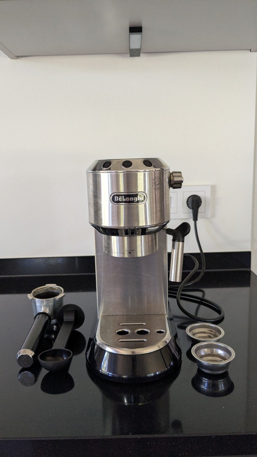De'Longhi Dedica Style EC685.M Espressomachine, Witgoed en Apparatuur, Koffiezetapparaten, Ophalen, Espresso apparaat, Zo goed als nieuw