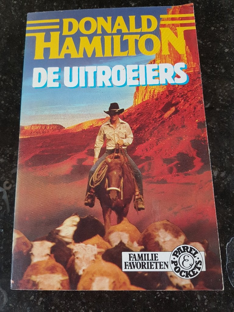 Donald Hamilton - De Uitroeiers (Matt Helm), Gelezen, Donald Hamilton, Ophalen of Verzenden, Nederland