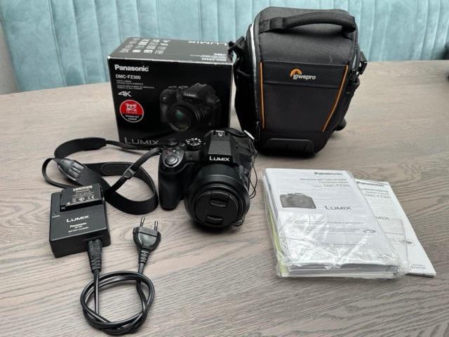 Panasonic Lumix DMC-FZ300, Audio, Tv en Foto, Fotocamera's Digitaal, Ophalen, 12 Megapixel, Compact, Zo goed als nieuw
