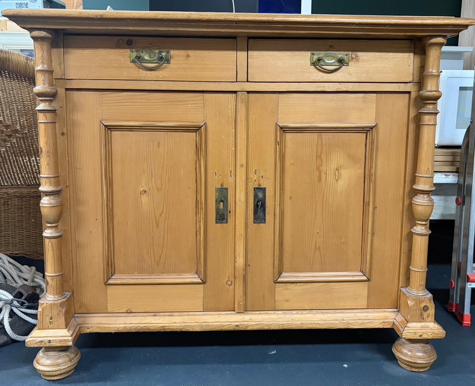 Antiek grenen dressoir met 2 laden en 2 deuren, Ophalen