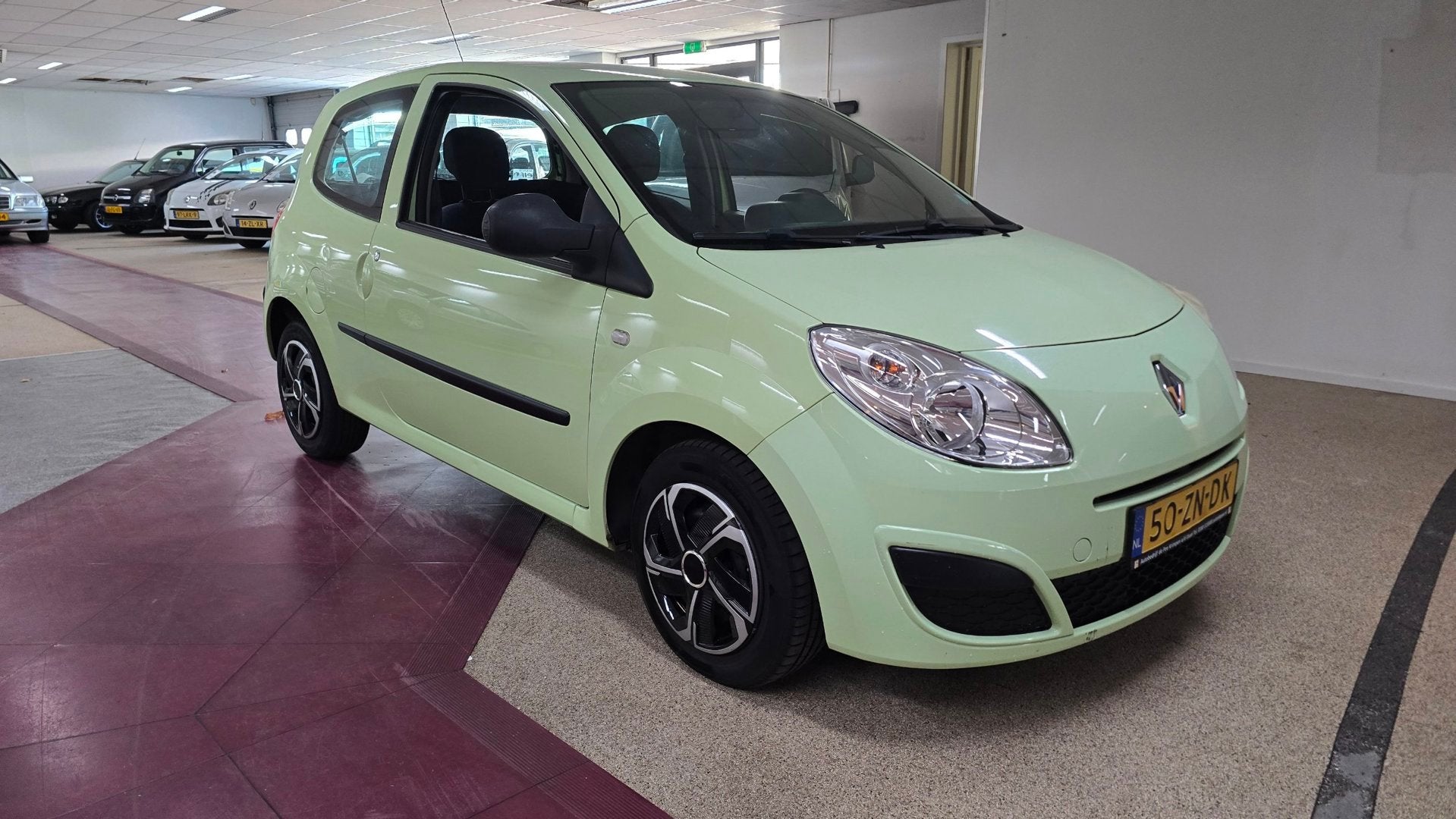 Renault Twingo 1.2 Authentique nieuwe Apk!, Auto's, Renault, Voorwielaandrijving, Twingo, Gebruikt, 31 €/maand