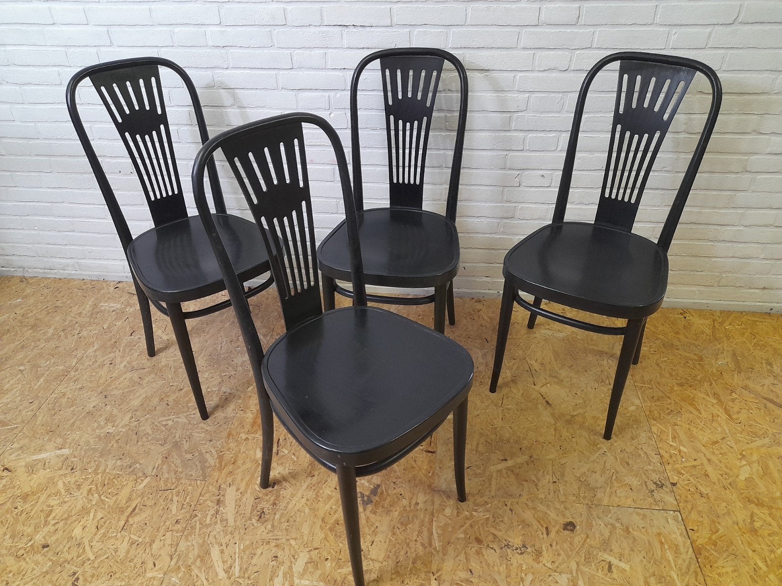 THONET eetkamerstoelen, Ophalen of Verzenden, Zwart, Hout