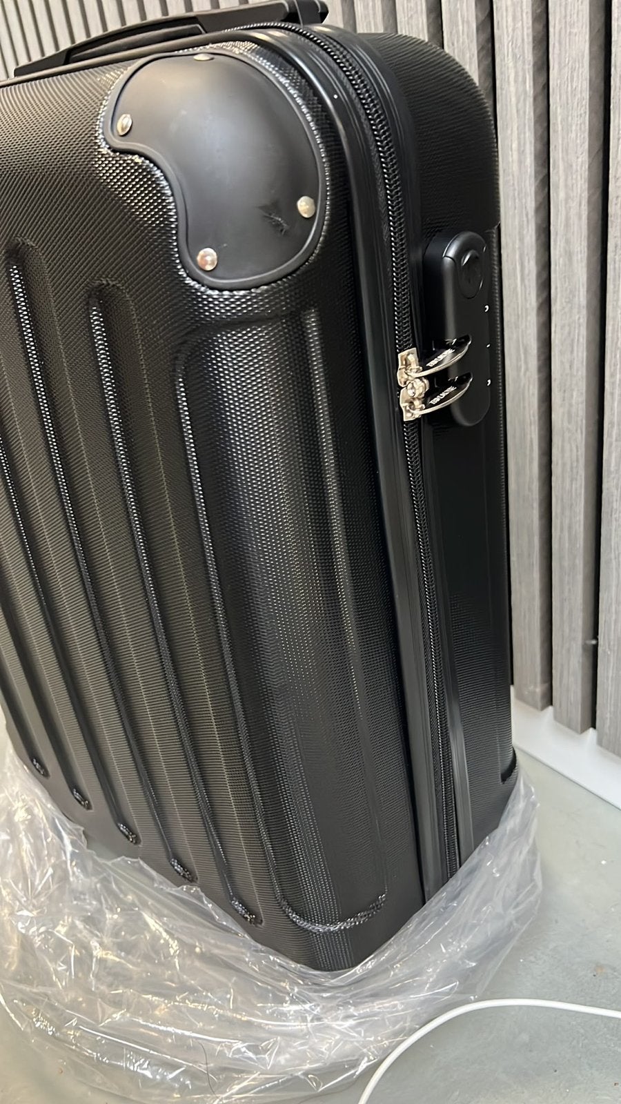 Zwarte koffer met wieltjes en slot - Travelmore, 50 tot 60 cm, Hard kunststof, Ophalen of Verzenden, 35 tot 45 cm