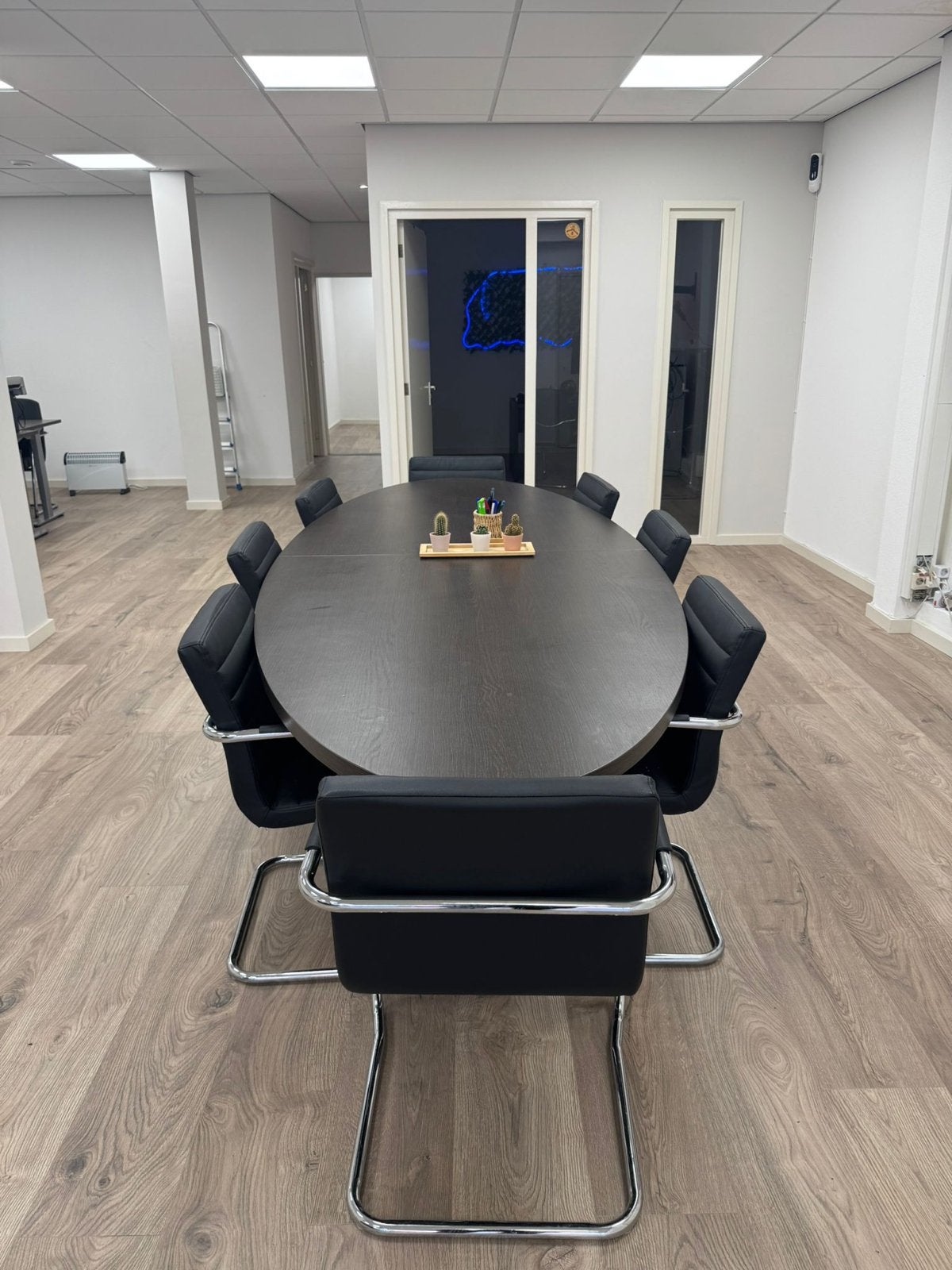 Ovale vergadertafel, Ophalen, Gebruikt, 100 tot 150 cm, 200 cm of meer