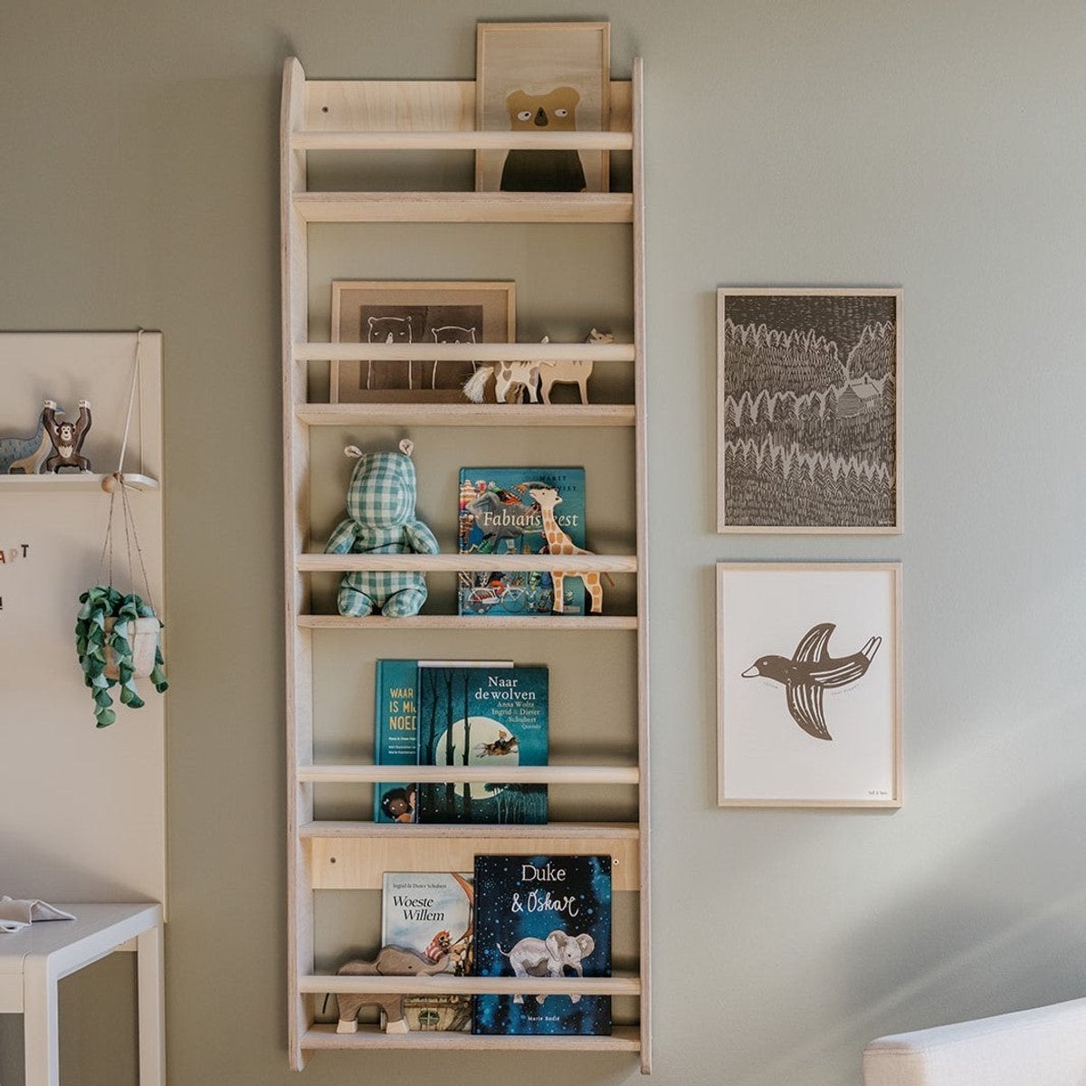 Montessori Boekenrek Hout 179x60x12 cm met Vier Planken, Met plank(en), Zo goed als nieuw, Minder dan 25 cm, 150 tot 200 cm