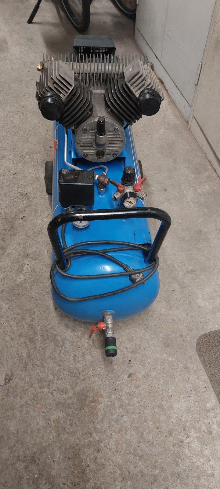 Airpress compressor lm 100-350., 25 tot 100 liter, Ophalen, Gebruikt, Minder dan 200 liter/min