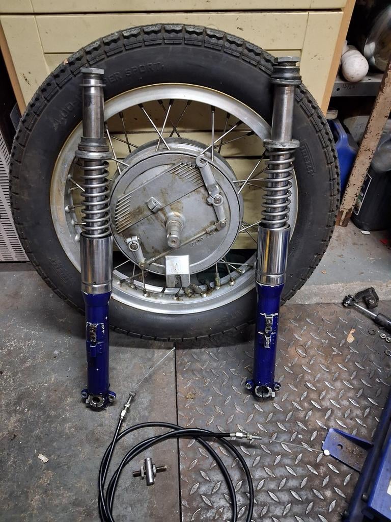 Moto guzzi v700/750/850 GT 4LS voorwiel en voorvork, Motoren, Ophalen, Gebruikt