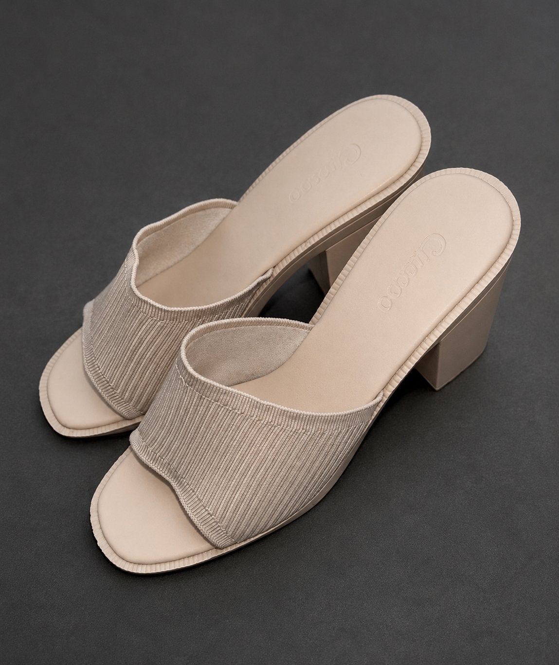 Slippers met hak, Kleding | Dames, Schoenen, Overige kleuren, Zo goed als nieuw, Sandalen of Muiltjes, Ophalen of Verzenden