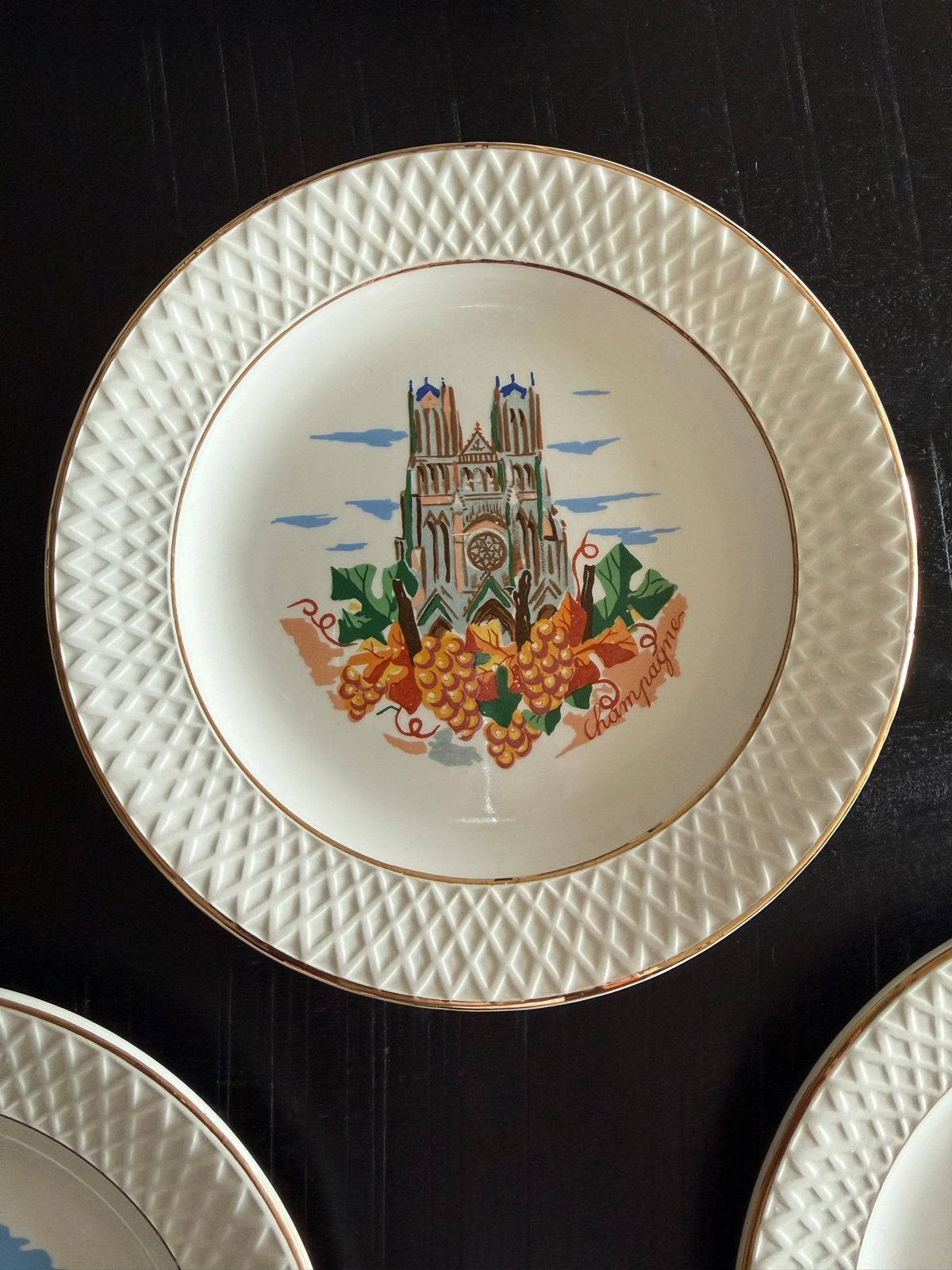 Set van 6 Gien Frankrijk Wijnstreek Borden, Antiek en Kunst, Ophalen