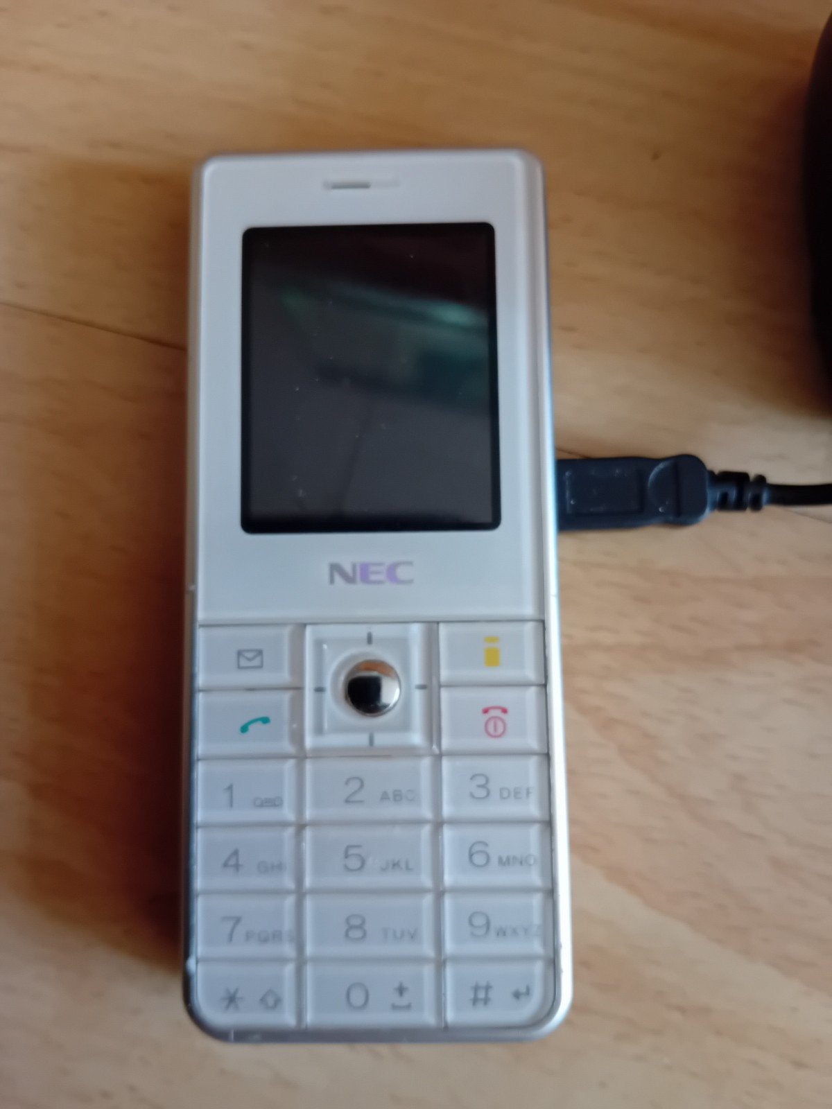 NEC Klassieke Mobiele Telefoon met Oplader, Ophalen of Verzenden