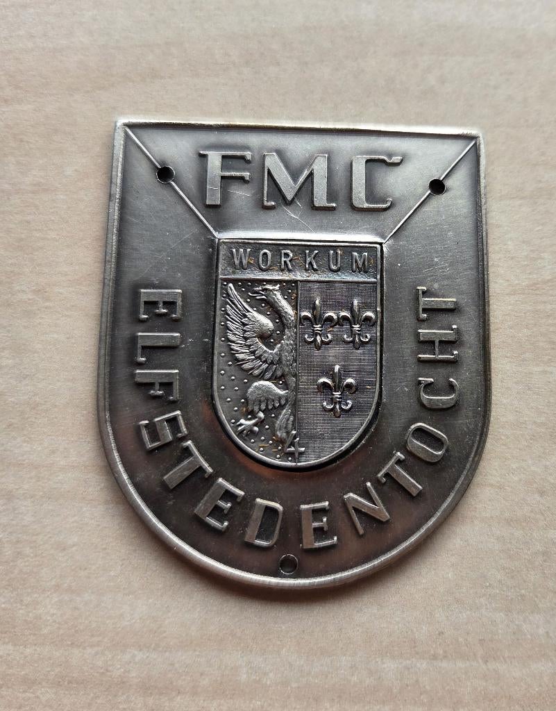 FMC Friesland Workum Elfstedentocht embleem Motor, Ophalen of Verzenden, Overige materialen