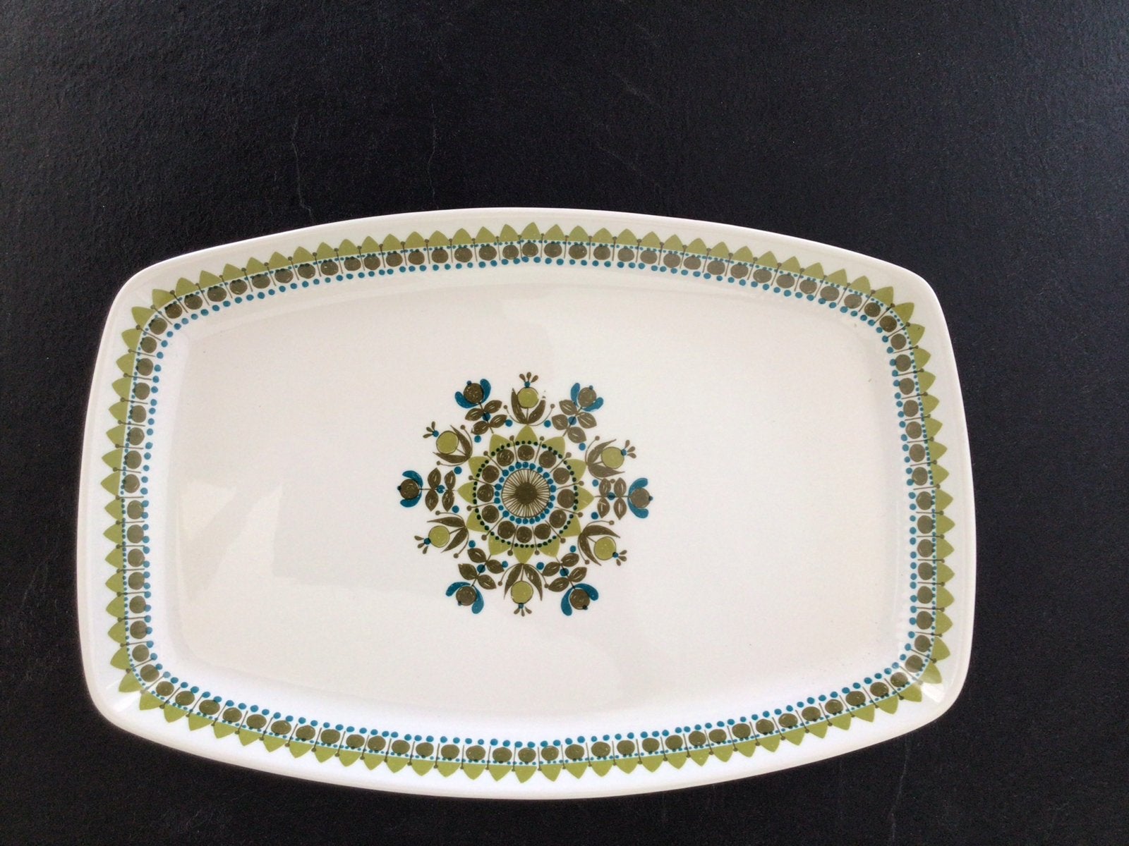 Vintage Figgjo Flint dienblad met decoratief patroon, Huis en Inrichting, Keuken | Servies, Overige merken, Keramiek, Vintage