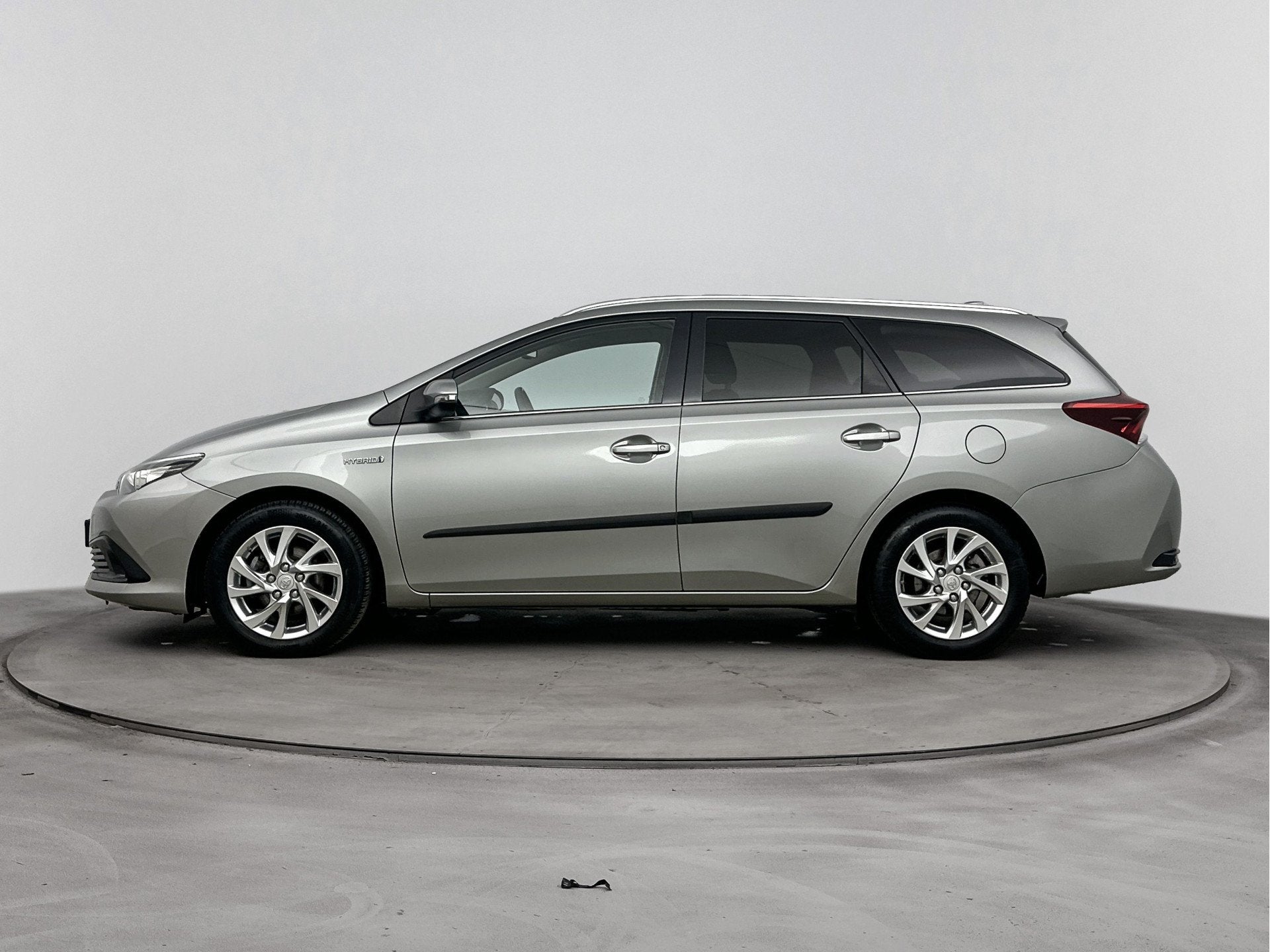 Toyota Auris 1.8 Hybrid Aspiration | Stoelverwarming | Achte, Auto's, 12 maanden, Gebruikt, Euro 6, Grijs