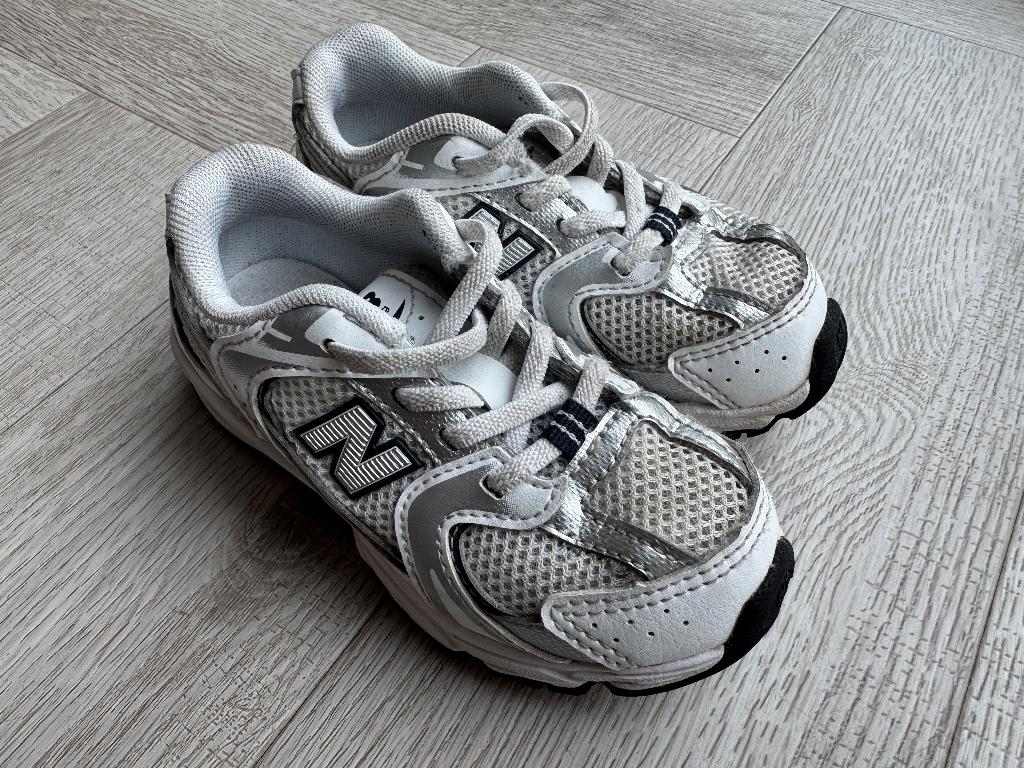 New Balance 530, wit, maat 25, kinderschoen, Kinderen en Baby's, Kinderkleding | Schoenen en Sokken, Gebruikt, Ophalen of Verzenden