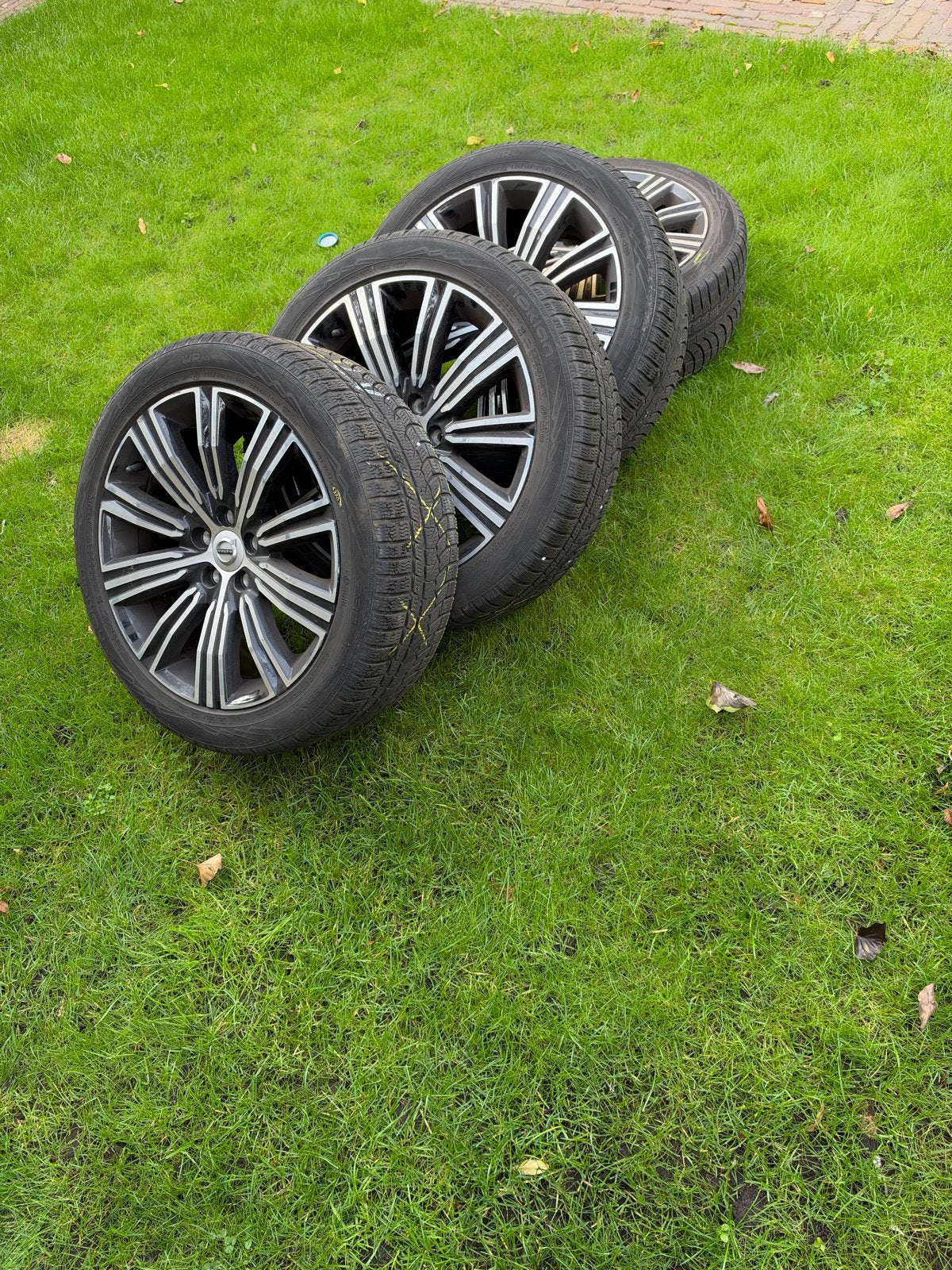 Volvo Velgen met Winterbanden - 235/45 R18, Auto-onderdelen, Ophalen, 18 inch, Gebruikt, Banden en Velgen