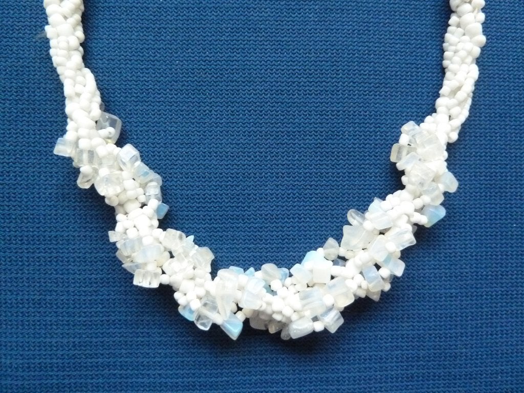 witte ketting splinternieuw, Sieraden, Tassen en Uiterlijk, Kettingen, Nieuw, Overige materialen, Wit, Ophalen of Verzenden