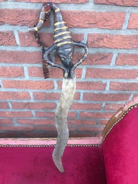 bijzonder zwaard "SCORPIOEN" , Tibet, Verzamelen, Militaria | Algemeen, Ophalen of Verzenden, Overige soorten, Azië, Zwaard of Sabel