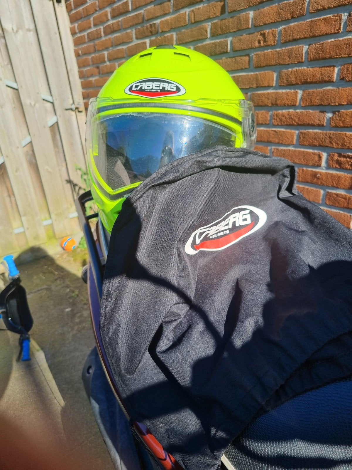 Caberg neon gele systeem helm (incl. Hoes), Motoren, Ophalen, M, Systeemhelm, Dames